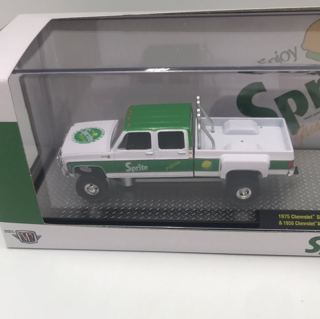 M2 Machines Sprite haulers 1975 Chevrolet Silverado 30 4x4 1958 Apache step side new model s02