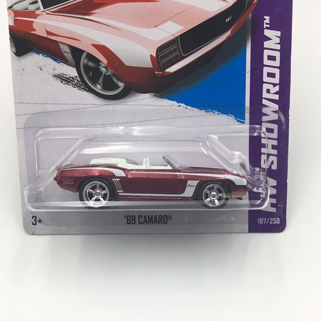 2013 hot wheels super treasure hunt #197 69 Camaro W/Protector