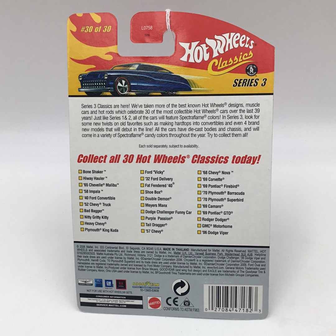 Hot wheels classics series 3 #30 06 Dodge Viper gold 154G