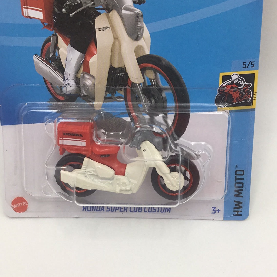 2023 hot wheels J case #160 Honda Super Cub Custom 78B