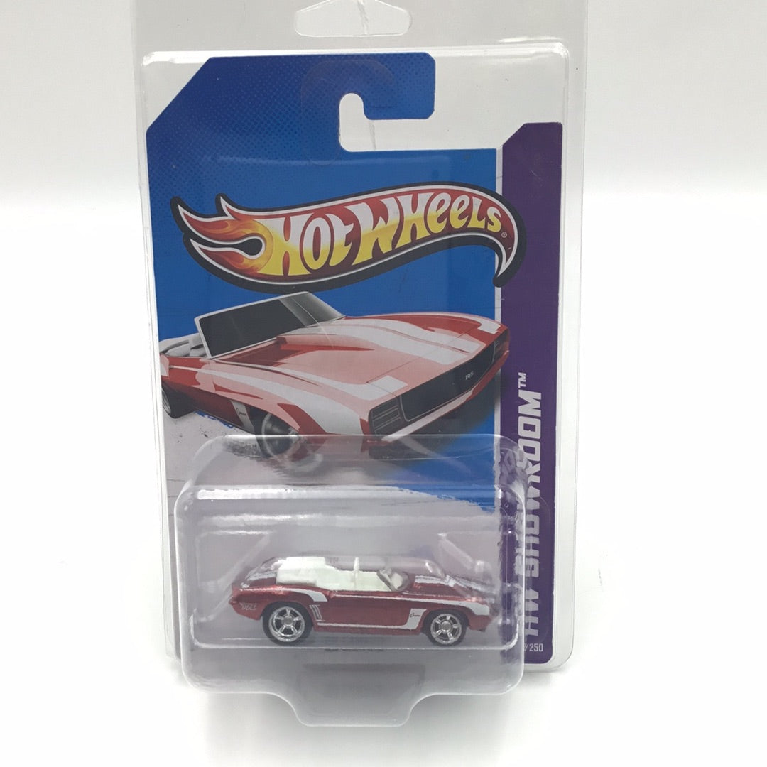 2013 hot wheels super treasure hunt #197 69 Camaro W/Protector