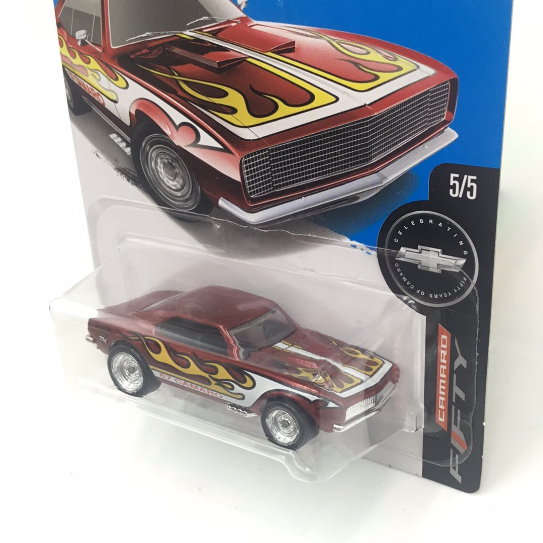 2017 hot wheels super treasure hunt 67 Camaro W/Protector