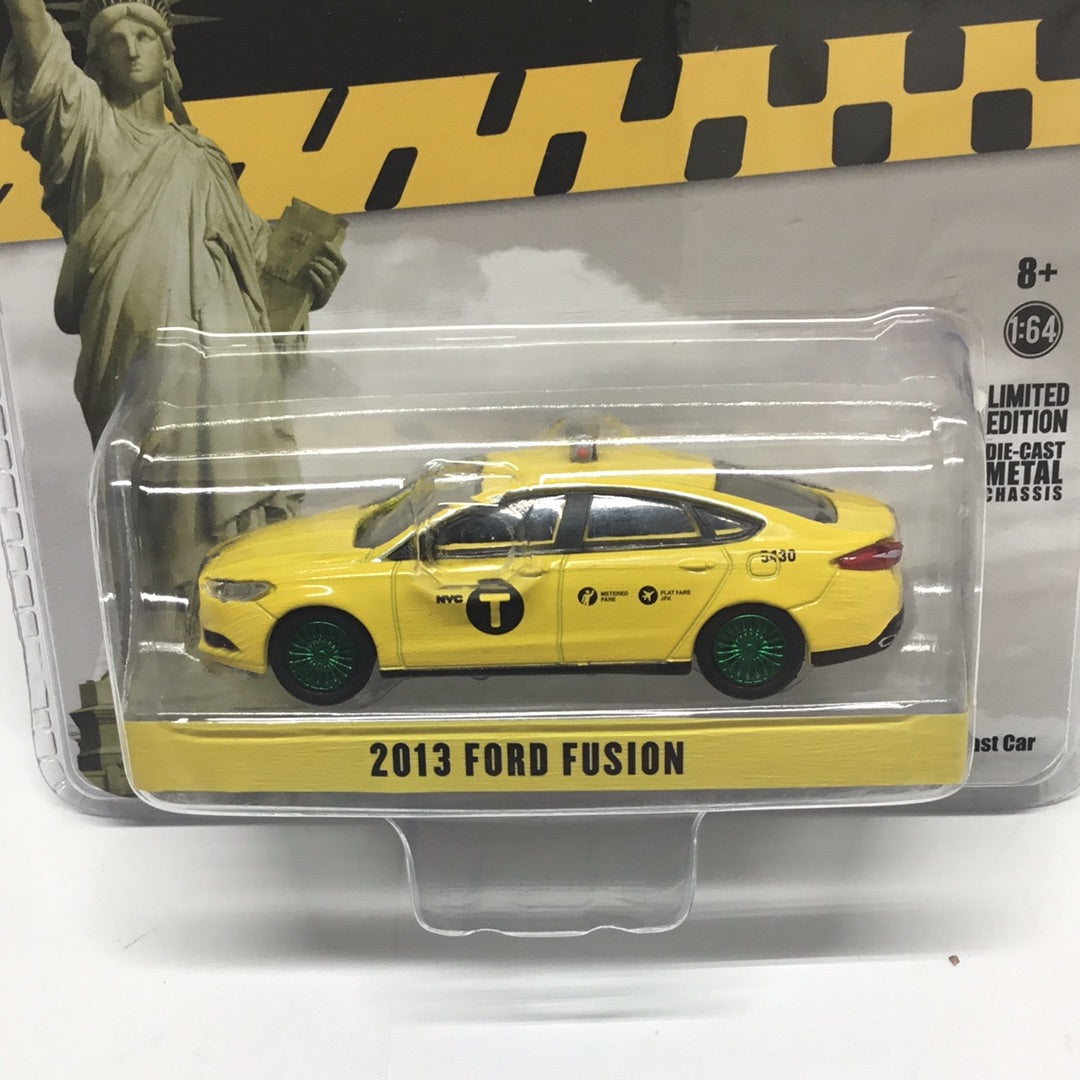 Greenlight Hobby exclusive NYC Taxi 2013 Ford Fusion green machine CHA