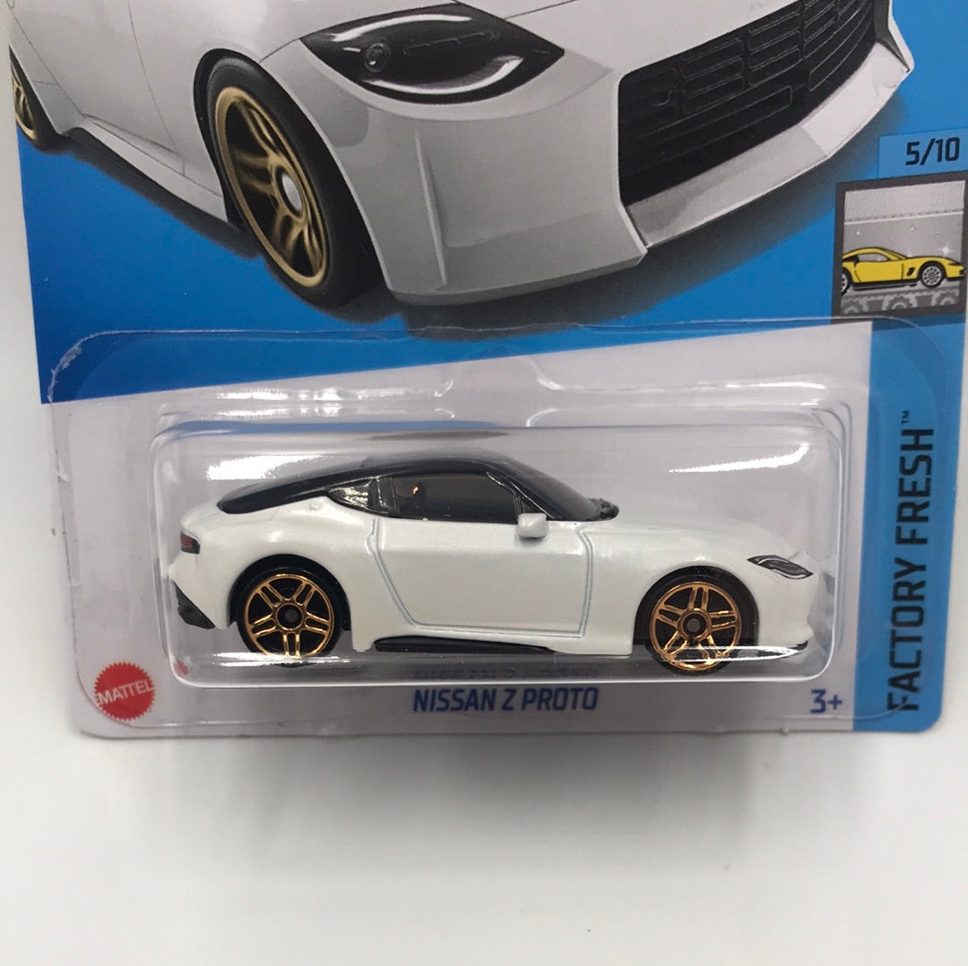 2022 hot wheels L M case #124 Nissan z Proto white DD7