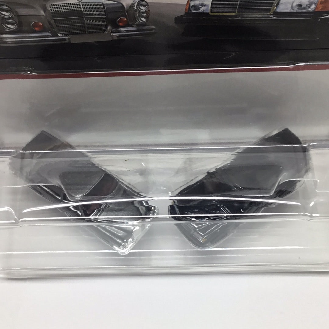 Hot Wheels Mercedes-Benz 190E, Car Culture Véhicules Circuit Legend pour enfants à partir de 3 ans et les adultes fans et collectionneurs, collection premium de véhicules à l'échelle 1/64, HRV98 Hot Wheels Mercedes-Benz 190E, Car Culture Véhicules Circuit Legend pour enfants à partir de 3 ans et les adultes fans et collectionneurs, collection premium de véhicules à l'échelle 1/64, HRV98