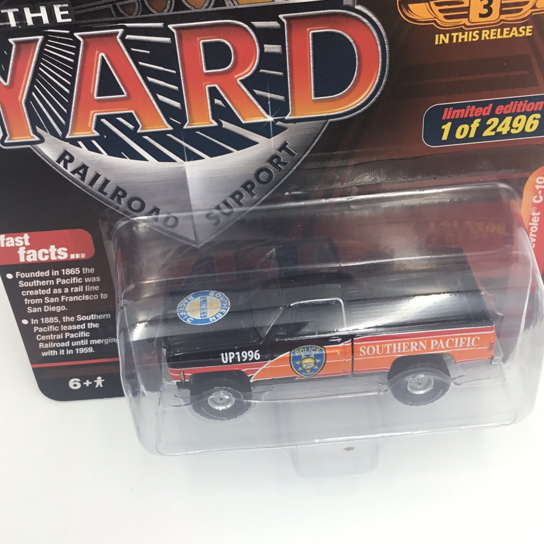Auto world 1 Stop DIecast exclusive 1973 Chevrolet C-10 Southern Pacific the yard