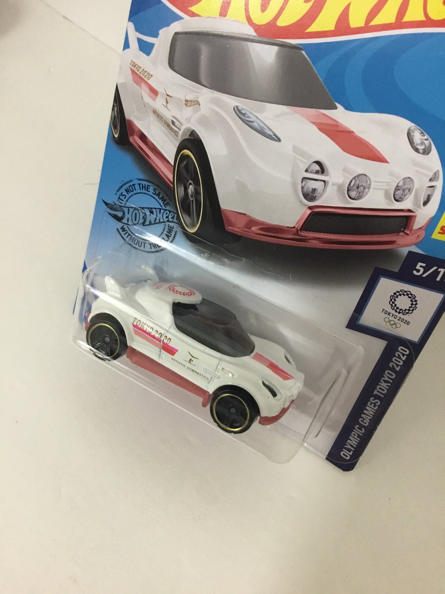 2020 hot wheels  #155 Hi Beam Tokyo 2000 white OO3