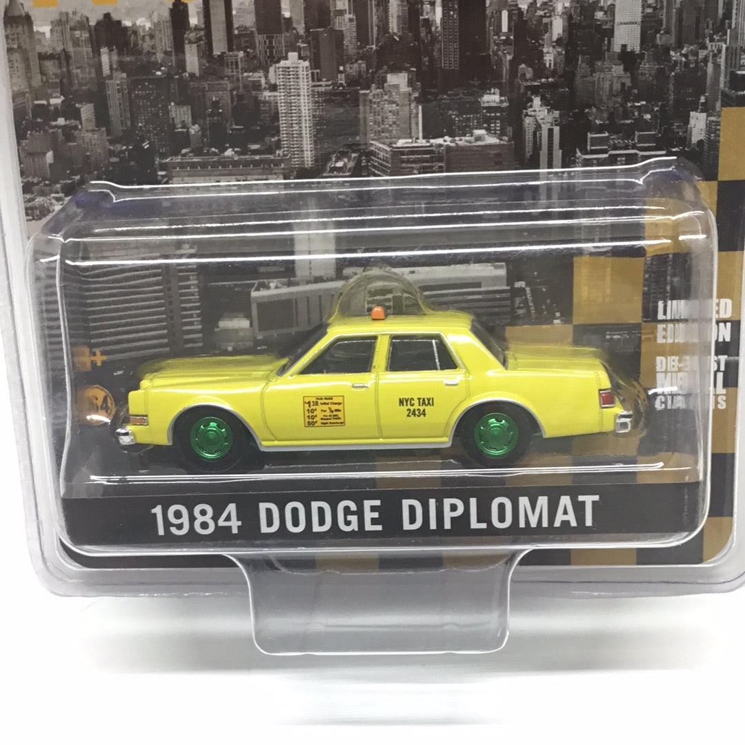Greenlight Hobby exclusive NYC Taxi 1984 Dodge Diplomat green machine CHASE