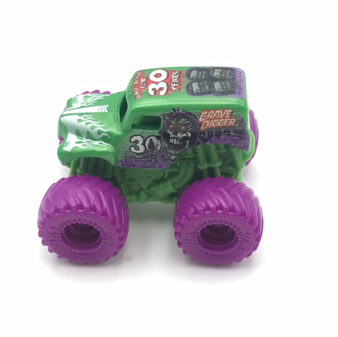 2022 Spin Master monster jam mini series 7 #52 Green 30th anniversary Grave Digger Chase