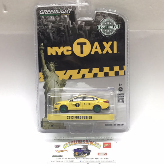 Greenlight Hobby exclusive NYC Taxi 2013 Ford Fusion green machine CHASE