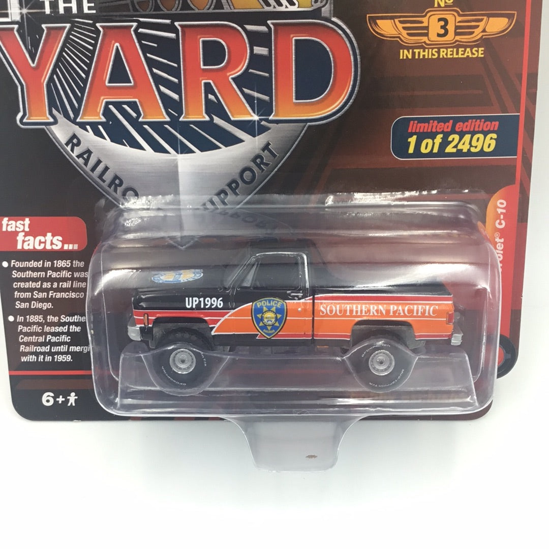 Auto world 1 Stop DIecast exclusive 1973 Chevrolet C-10 Southern Pacific the yard
