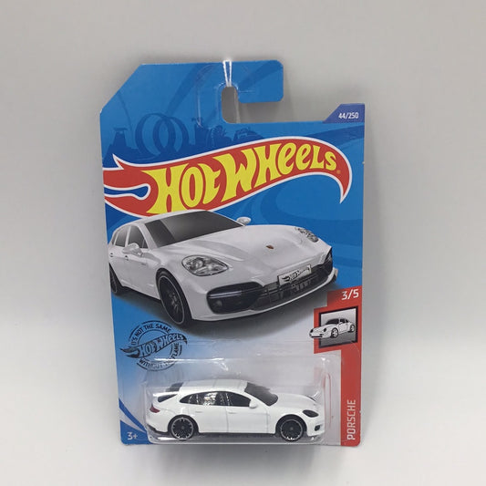 2020 hot wheels #44 Porsche Panamera Turbo S E-Hybrid Sport Turismo 98G