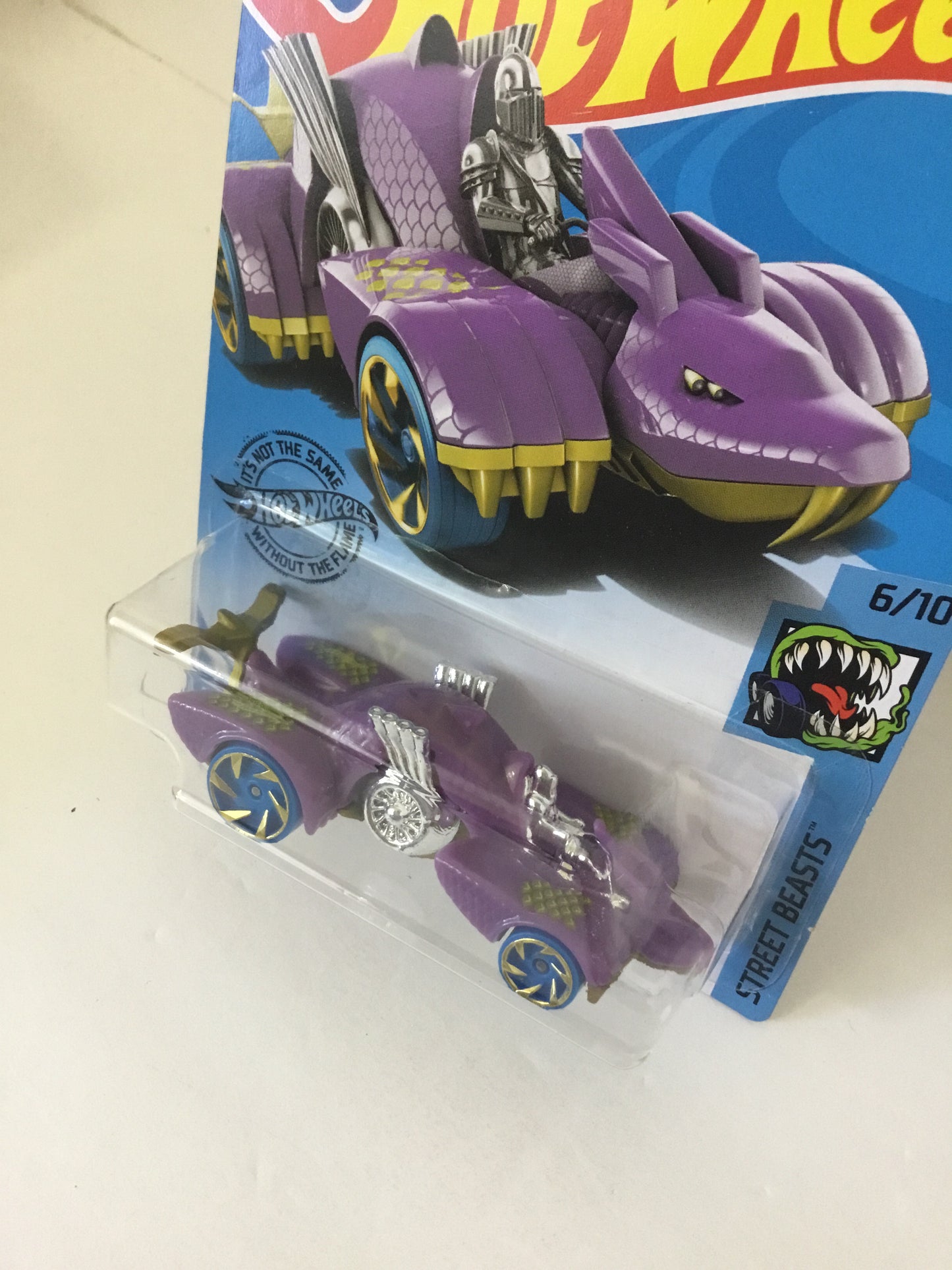 2020 hot wheels  #178 Knight Dragon purple AAA5