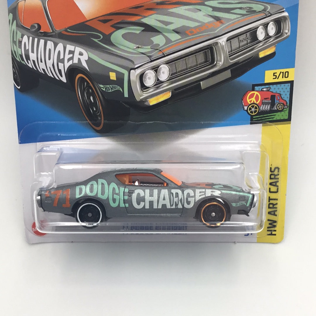 2022 hot wheels #109 71 Dodge Charger Z5