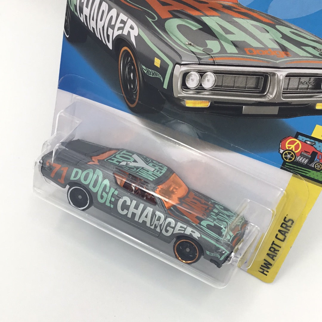 2022 hot wheels #109 71 Dodge Charger Z5