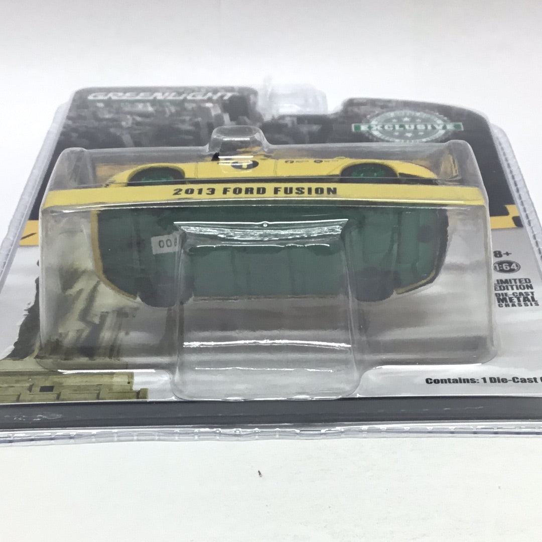 Greenlight Hobby exclusive NYC Taxi 2013 Ford Fusion green machine CHASE