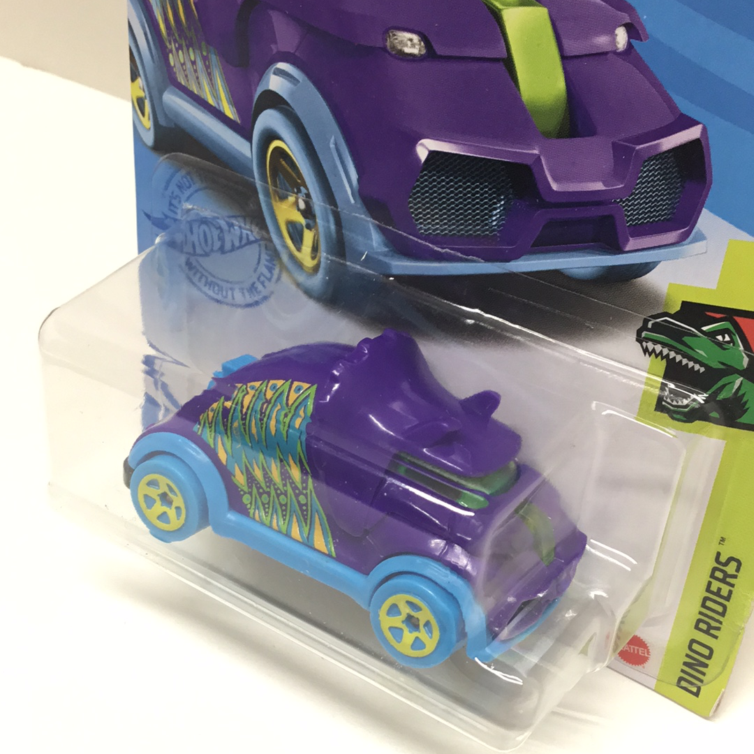 2021 hot wheels  #71 Tricera-truck purple QQ9